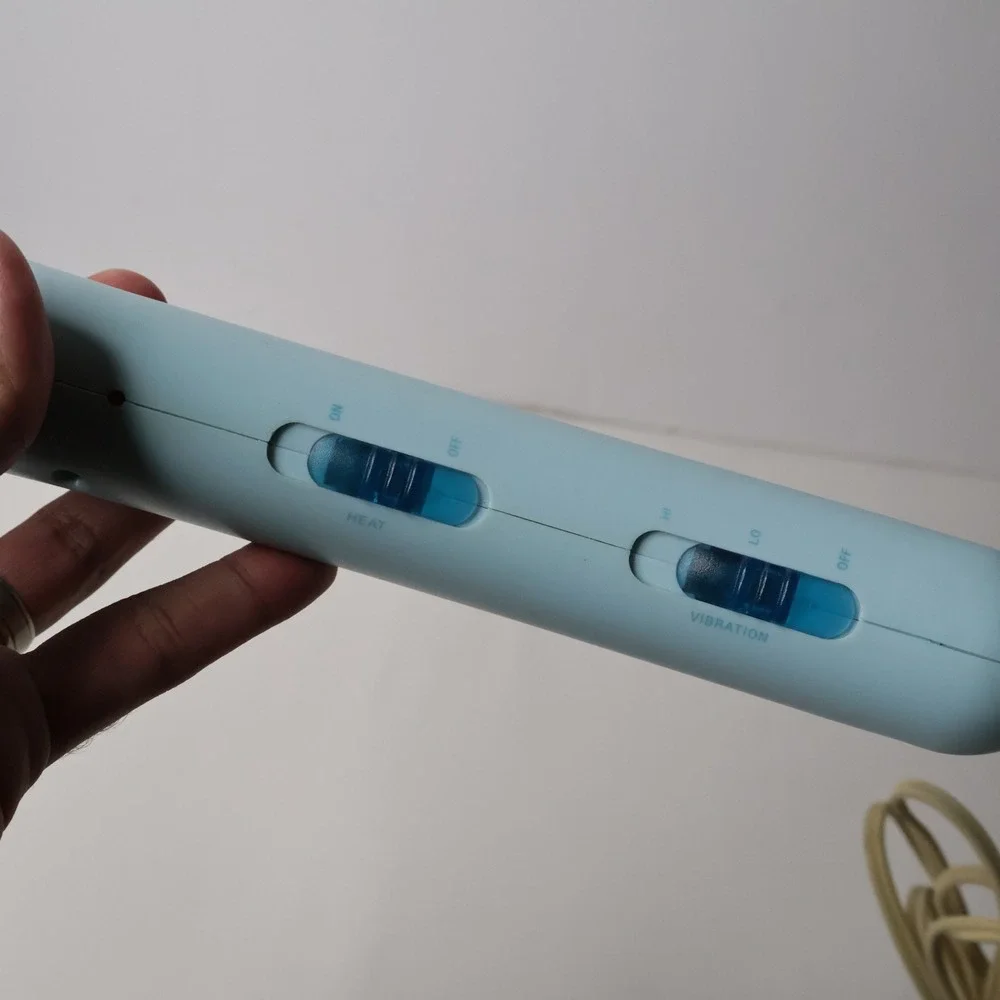 Conair Handheld Vibrating Muscle‎ Massager Wand with Heat Light Blue HM16L Works